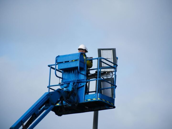 O que é Plataforma Elevatória: Guia Completo 2026 [Segurança + Produtividade]