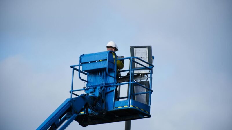 O que é Plataforma Elevatória: Guia Completo 2026 [Segurança + Produtividade]