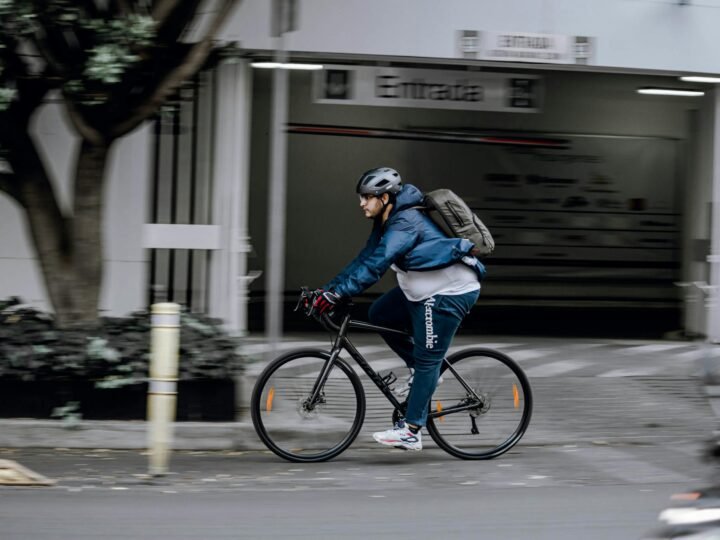 Ciclismo Urbano: O Guia Definitivo para Pedalar na Cidade com Segurança e Estilo