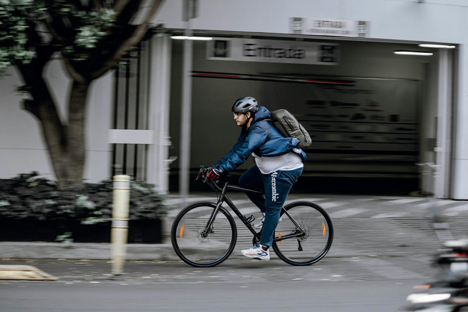 Ciclismo Urbano: O Guia Definitivo para Pedalar na Cidade com Segurança e Estilo