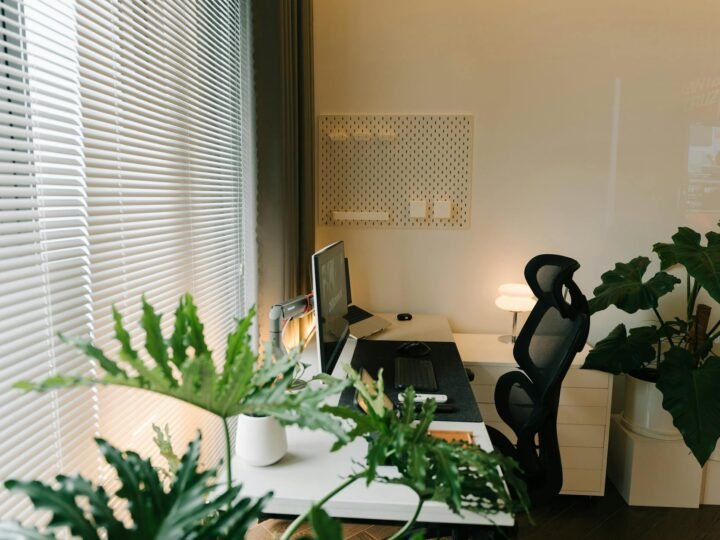 O Guia Definitivo: Como Configurar o Home Office Perfeito para Trabalhar em Casa com Produtividade e Conforto