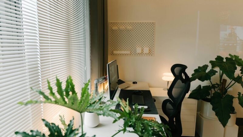 O Guia Definitivo: Como Configurar o Home Office Perfeito para Trabalhar em Casa com Produtividade e Conforto