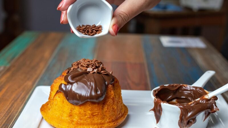 O Guia Definitivo: Como Fazer o Bolo de Cenoura com Cobertura de Chocolate Perfeito e Irresistível
