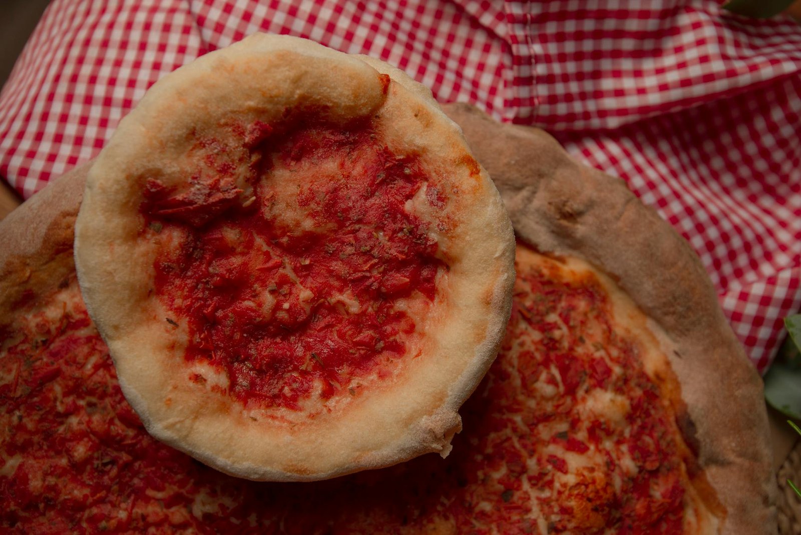 Massa de Pizza Caseira Fininha e Crocante: O Guia Definitivo para a Pizza Perfeita