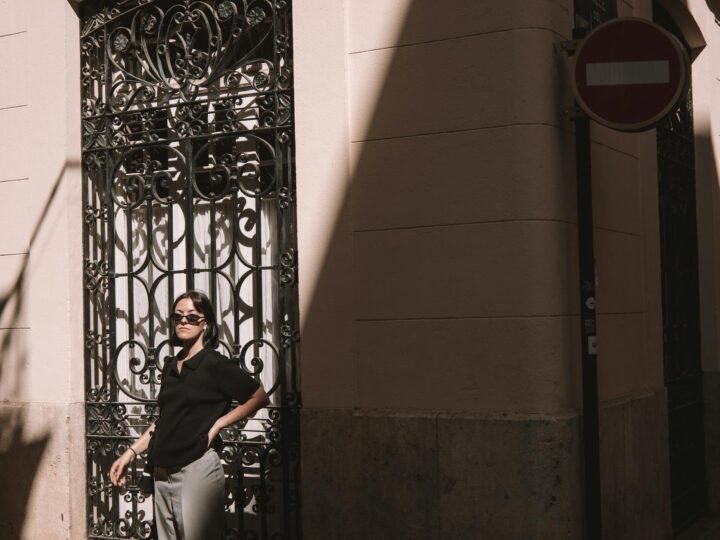 Elegância Descomplicada: O Guia Definitivo para Montar Looks Básicos e Elegantes com Peças do Seu Guarda-Roupa