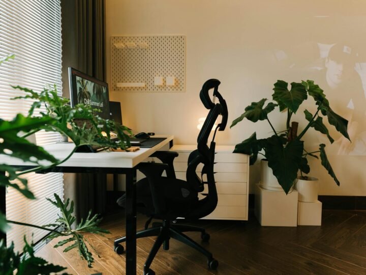 Home Office Compacto e Produtivo: O Guia Definitivo para Otimizar Seu Espaço Pequeno