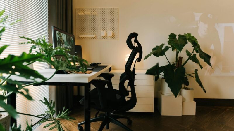 Home Office Compacto e Produtivo: O Guia Definitivo para Otimizar Seu Espaço Pequeno