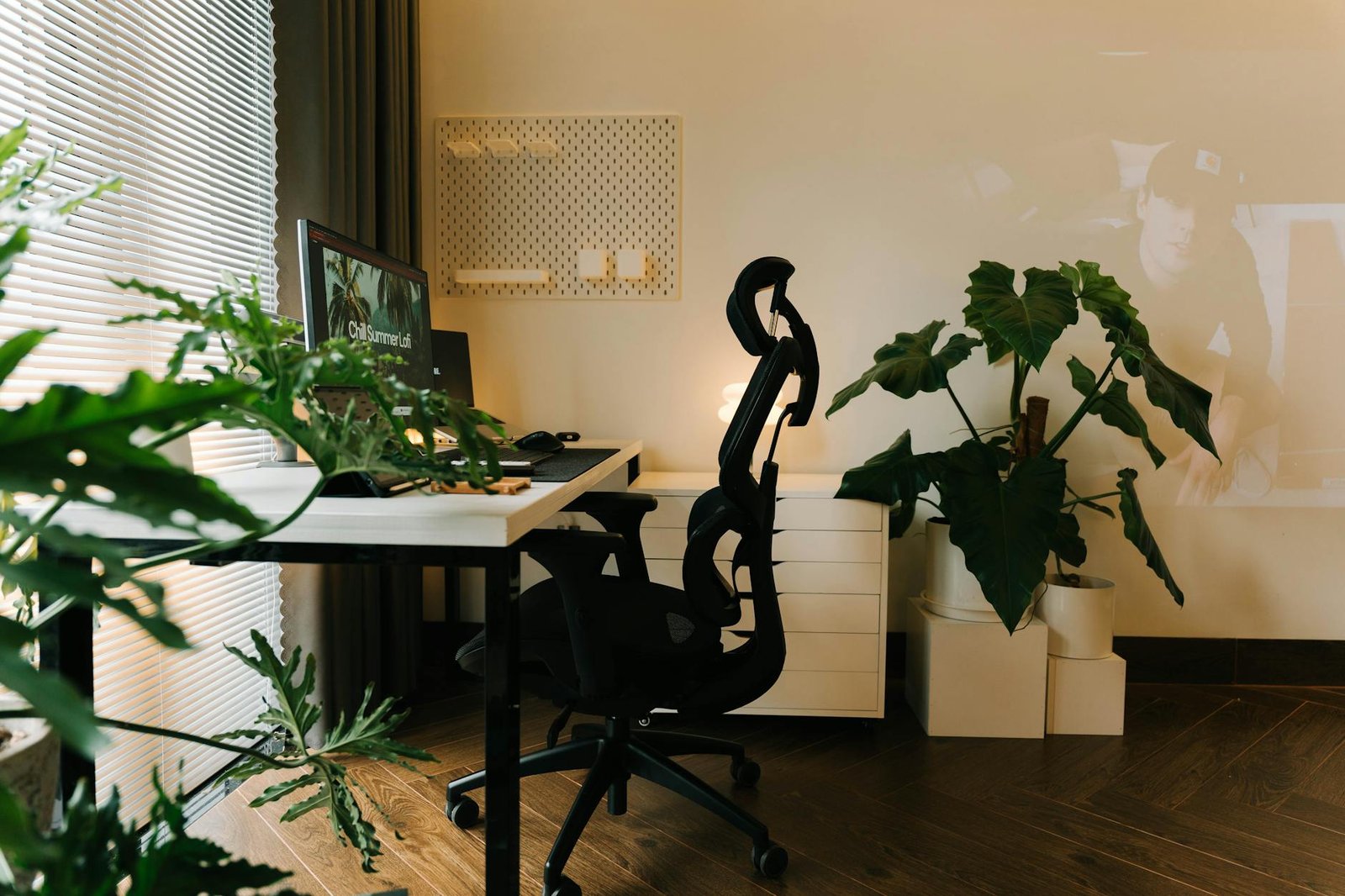 Home Office Compacto e Produtivo: O Guia Definitivo para Otimizar Seu Espaço Pequeno