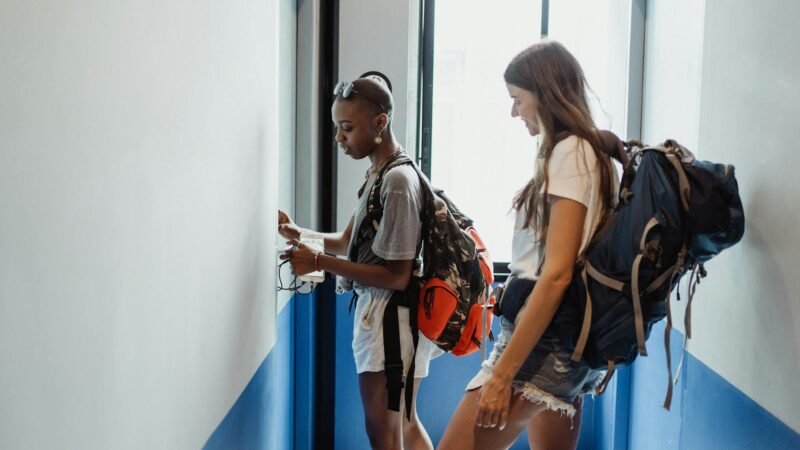 Como se Hospedar Bem e Gastar Pouco: Guia Completo para Viajantes Inteligentes em Hostels e Airbnbs