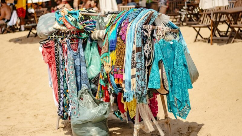 O Guia Essencial: Dicas Profissionais para Comprar Roupas em Brechó e Garimpar Peças Únicas