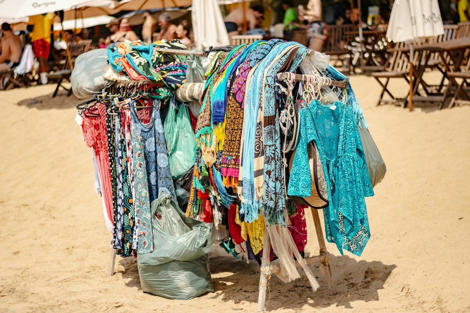 O Guia Essencial: Dicas Profissionais para Comprar Roupas em Brechó e Garimpar Peças Únicas