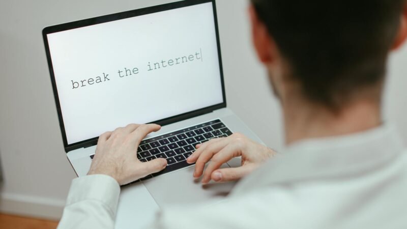 Internet Lenta Nunca Mais: Dicas Essenciais para Turbinar a Velocidade da Sua Conexão em Casa Facilmente