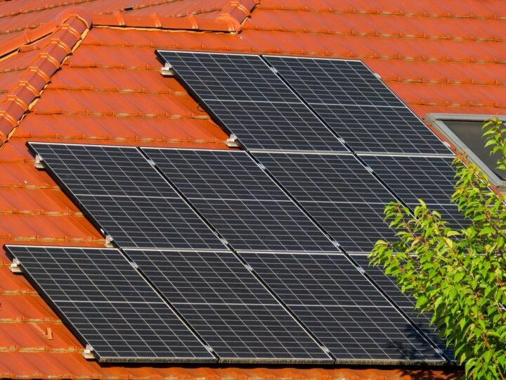 Energia Solar Residencial em 2026: Vale a Pena Instalar? Guia Completo para Sua Decisão!