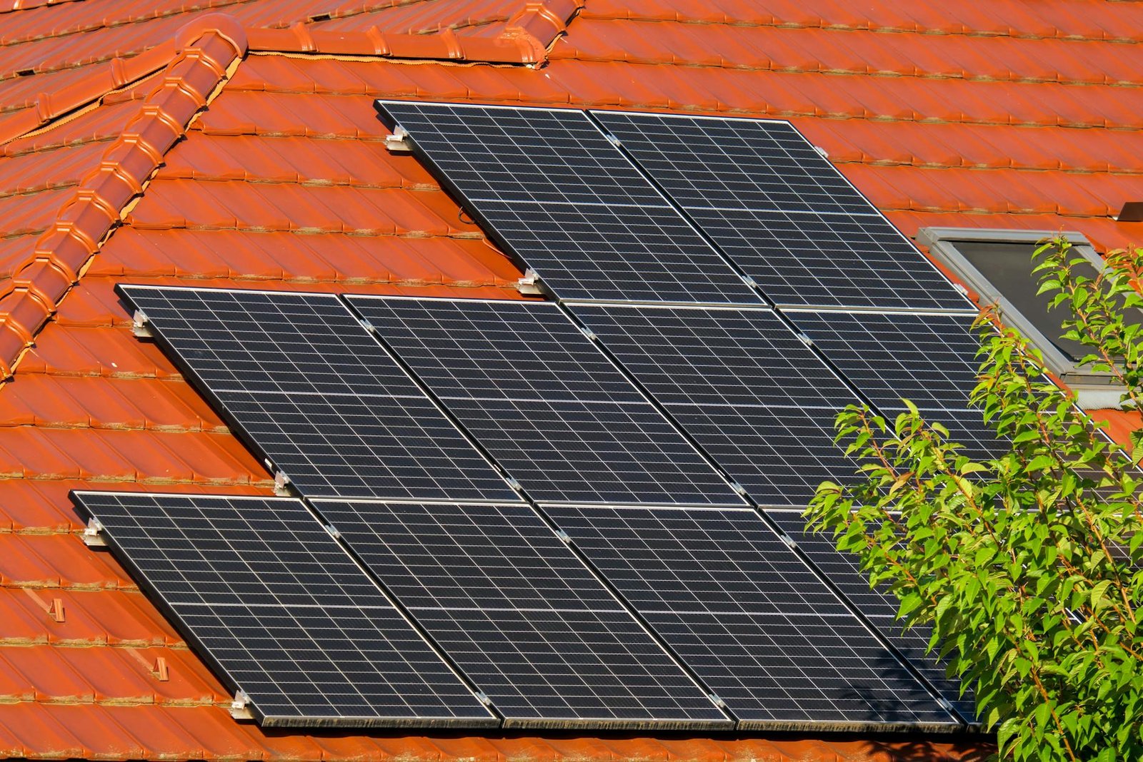 Energia Solar Residencial em 2026: Vale a Pena Instalar? Guia Completo para Sua Decisão!