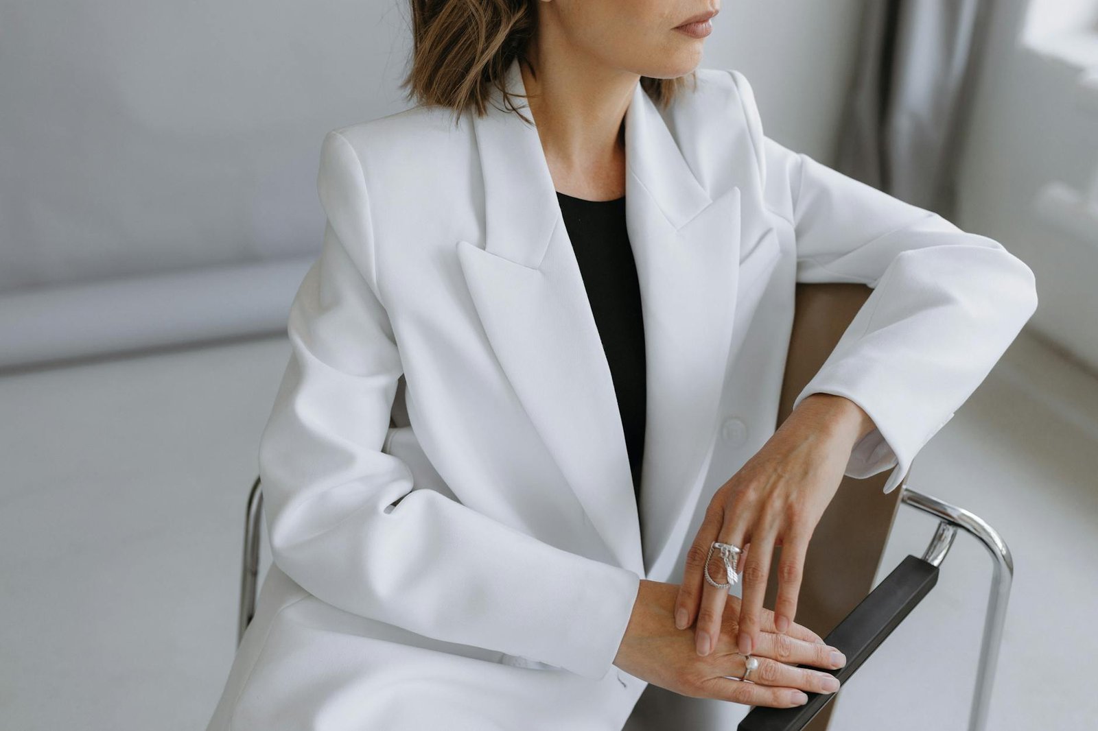 Estilo minimalista como adotar o menos é mais na moda