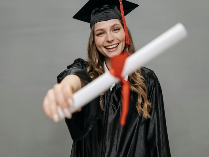 Faculdade EAD Vale a Pena em 2026? O Comparativo Definitivo com o Ensino Presencial