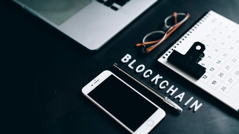 Blockchain Descomplicado: O Guia Essencial para Entender o Que É e Como Funciona de Forma Simples