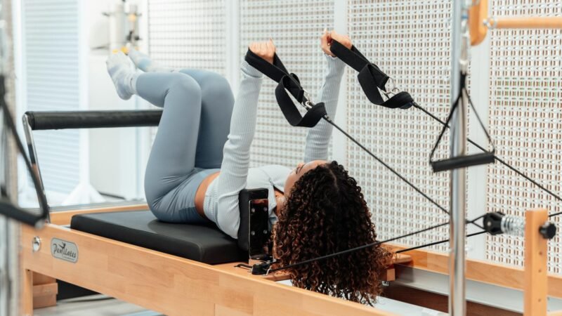 Pilates para Iniciantes: Guia Definitivo de Benefícios e Seus Primeiros Exercícios Essenciais