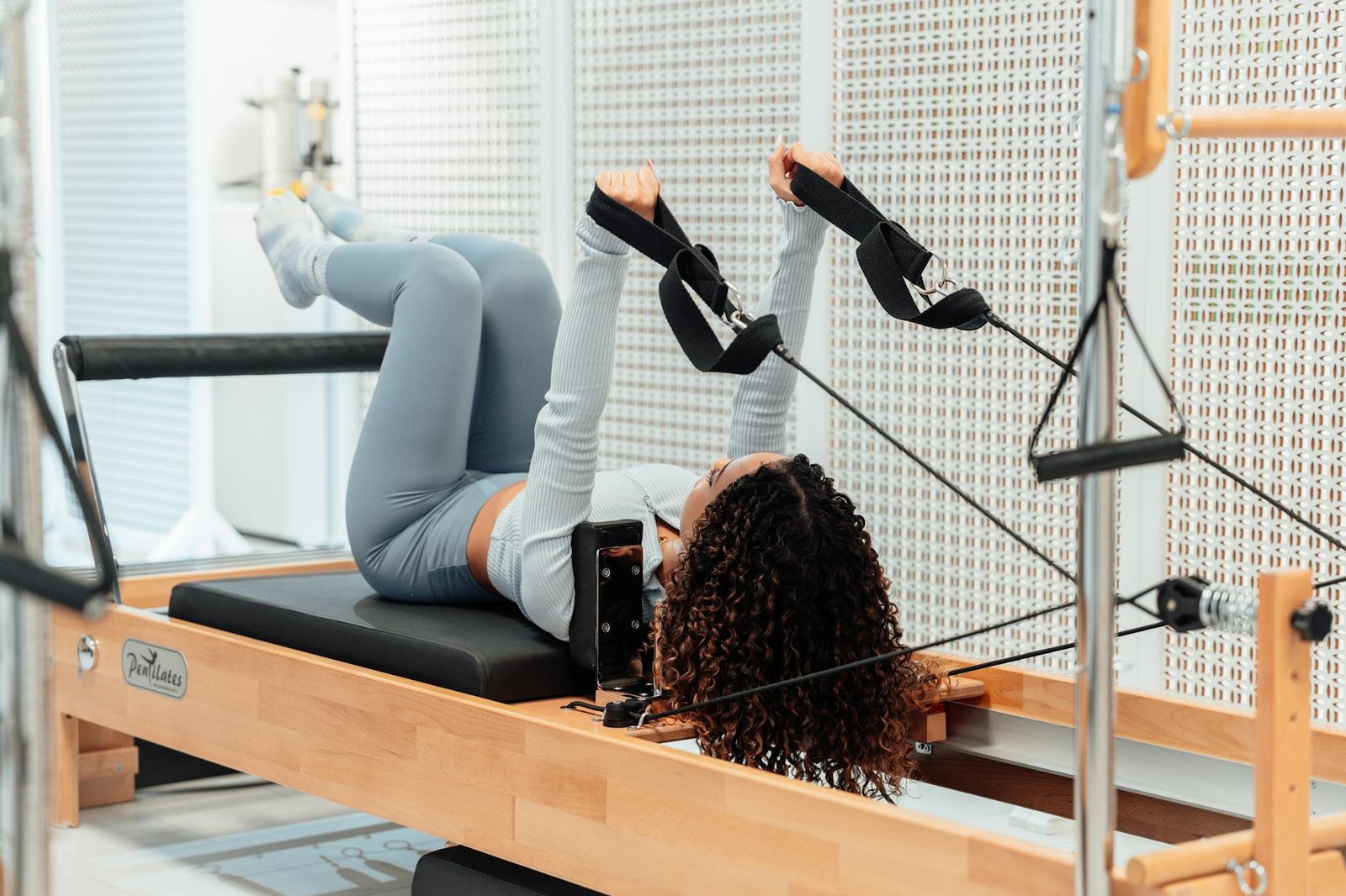 Pilates para Iniciantes: Guia Definitivo de Benefícios e Seus Primeiros Exercícios Essenciais