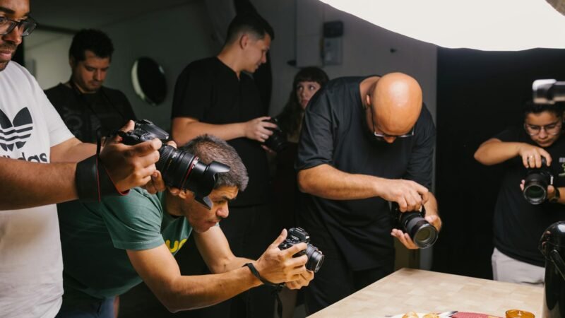 Redes Sociais: O Espelho Vibrante da Cultura Brasileira no Século XXI