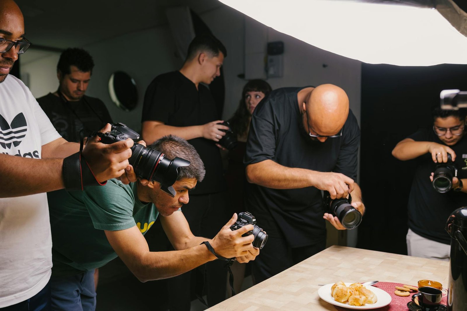 Redes Sociais: O Espelho Vibrante da Cultura Brasileira no Século XXI